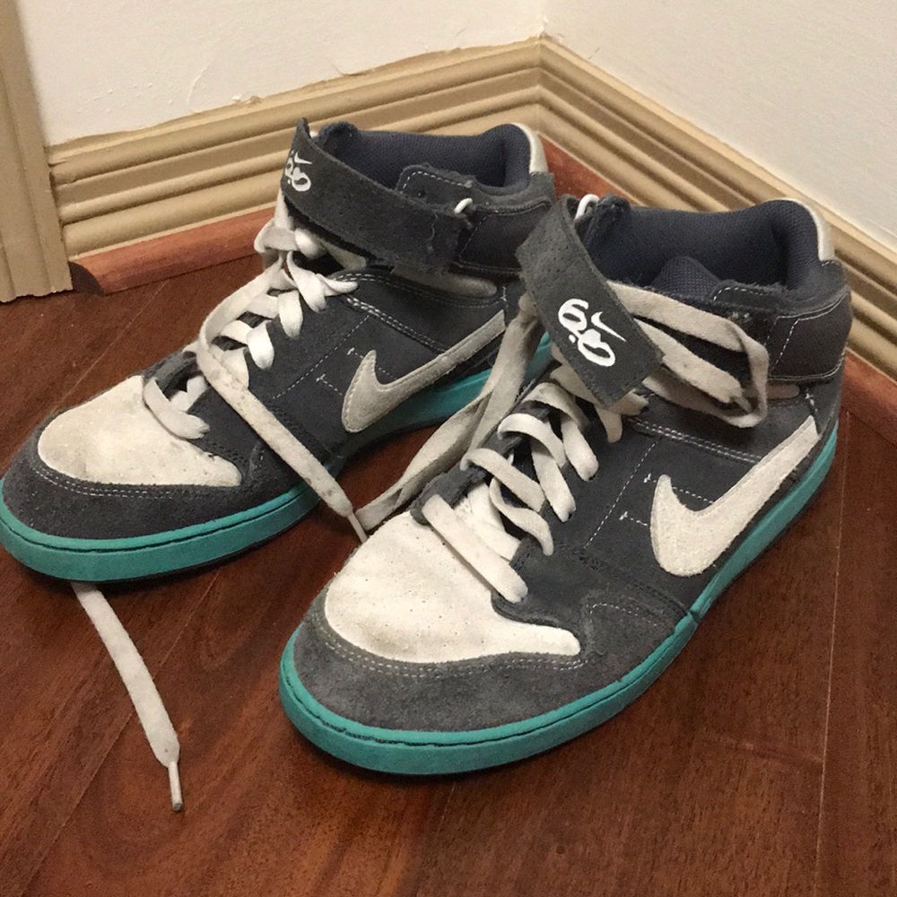 Throw back Nike size 9